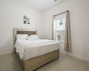 112 Canonbury Drive - Photo Thumbnail 11