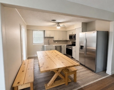 701 W Saunders Street - Photo Thumbnail 4
