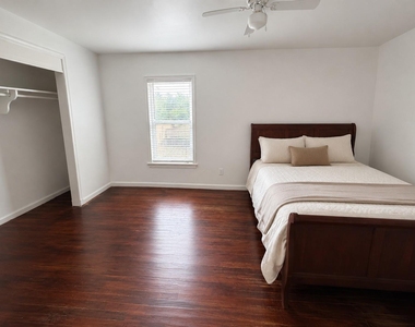 701 W Saunders Street - Photo Thumbnail 11