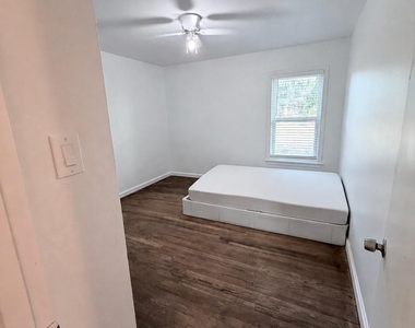 701 W Saunders Street - Photo Thumbnail 5