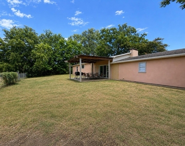 701 W Saunders Street - Photo Thumbnail 12