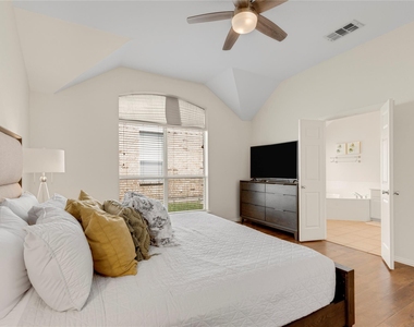 1438 Royal Oaks Drive - Photo Thumbnail 14