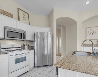 1438 Royal Oaks Drive - Photo Thumbnail 5