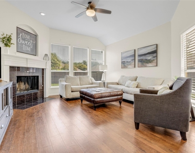 1438 Royal Oaks Drive - Photo Thumbnail 11