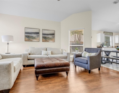 1438 Royal Oaks Drive - Photo Thumbnail 10