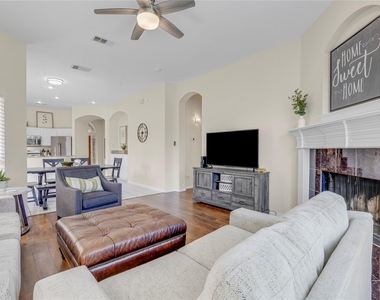 1438 Royal Oaks Drive - Photo Thumbnail 12