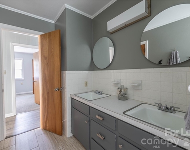 34 Willow Street - Photo Thumbnail 22