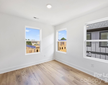 10711 Mallard Creek Road - Photo Thumbnail 8
