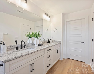 10711 Mallard Creek Road - Photo Thumbnail 4