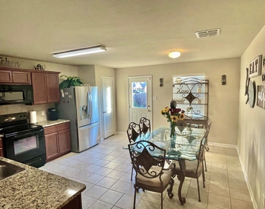 2305 Willard Way - Photo Thumbnail 11