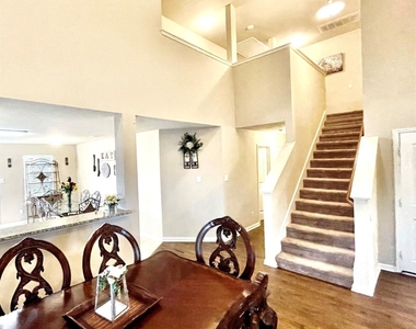 2305 Willard Way - Photo Thumbnail 6