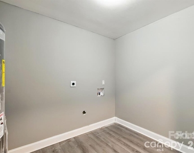 131 Little Forest Lane - Photo Thumbnail 18