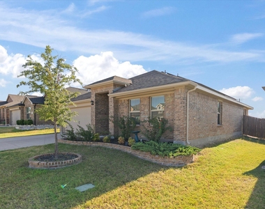 2225 Blythwood Trail - Photo Thumbnail 2