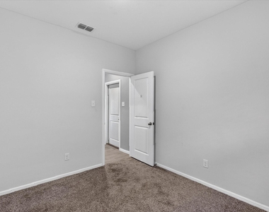 2225 Blythwood Trail - Photo Thumbnail 10