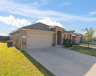2225 Blythwood Trail - Photo Thumbnail 1