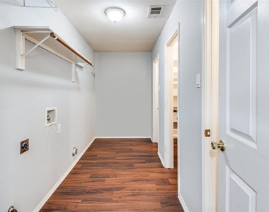 414 Ridgegate Drive - Photo Thumbnail 23