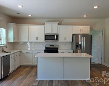 1348 Secrest Commons Drive - Photo Thumbnail 7