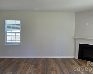 1348 Secrest Commons Drive - Photo Thumbnail 9