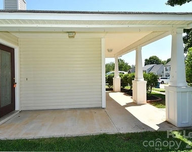 118 Peterborough Drive - Photo Thumbnail 3