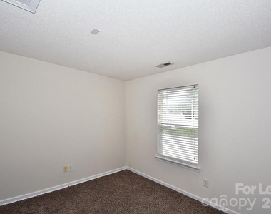 118 Peterborough Drive - Photo Thumbnail 18