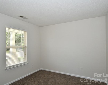 118 Peterborough Drive - Photo Thumbnail 16