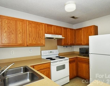 118 Peterborough Drive - Photo Thumbnail 10