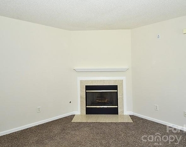 118 Peterborough Drive - Photo Thumbnail 8