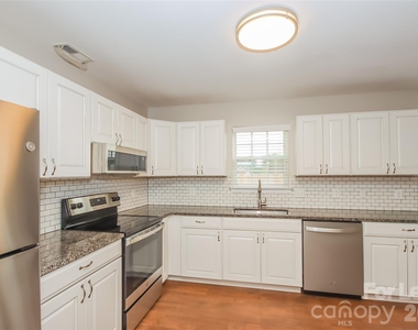 2218 Taras Trace Drive - Photo Thumbnail 4