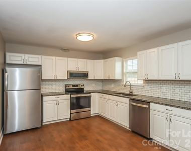 2218 Taras Trace Drive - Photo Thumbnail 3