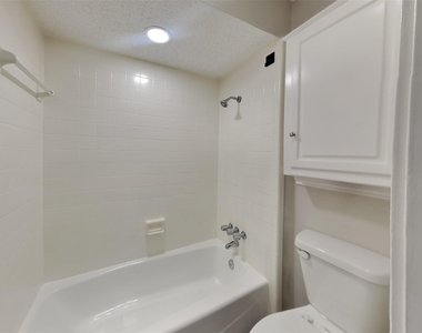 3016 Dartmouth Drive - Photo Thumbnail 11