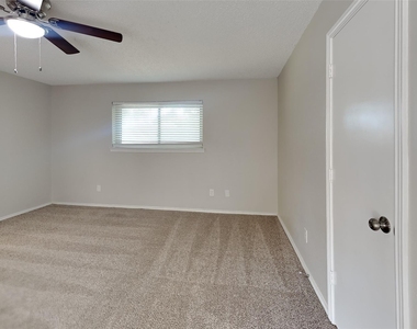 3016 Dartmouth Drive - Photo Thumbnail 7