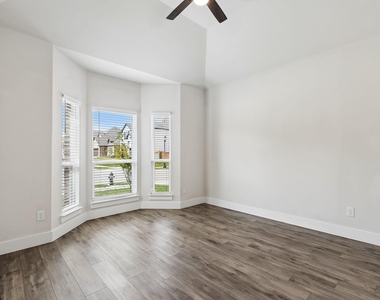 6145 Tahoe Winds Drive - Photo Thumbnail 3