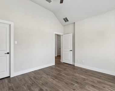 6145 Tahoe Winds Drive - Photo Thumbnail 5