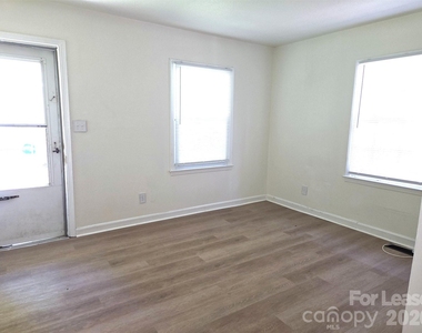 2831 Willow Street - Photo Thumbnail 5
