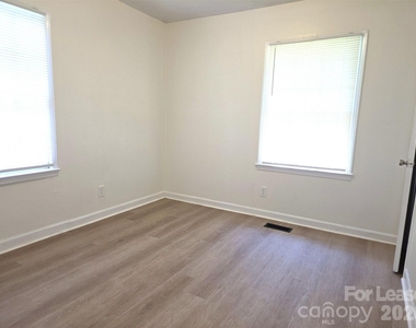 2831 Willow Street - Photo Thumbnail 8