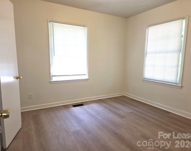 2831 Willow Street - Photo Thumbnail 6