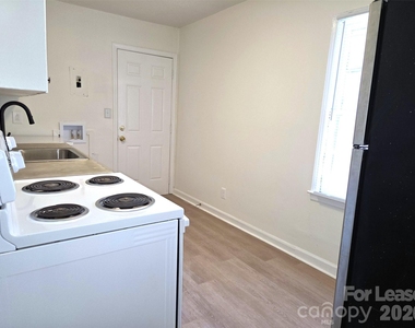 2831 Willow Street - Photo Thumbnail 3