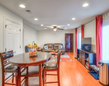 2722 Knight Street - Photo Thumbnail 4
