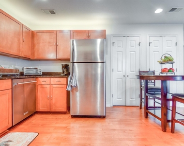 2722 Knight Street - Photo Thumbnail 3
