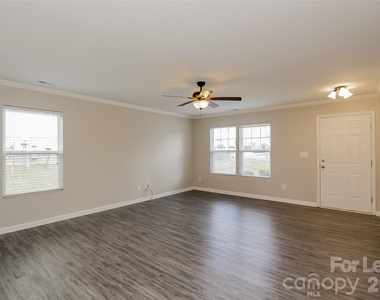 7215 Waldon Park Lane - Photo Thumbnail 5