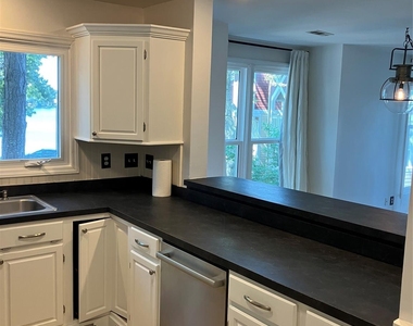 820 Southwest Drive - Photo Thumbnail 8