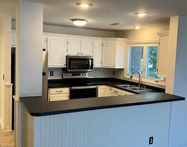 820 Southwest Drive - Photo Thumbnail 6