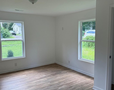 332 Mountain View Street - Photo Thumbnail 3