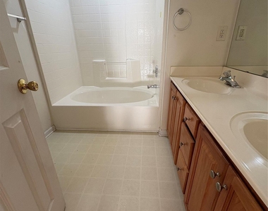 11841 Kevin Henry Place - Photo Thumbnail 14