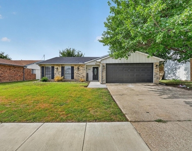 704 Levelland Drive - Photo Thumbnail 19