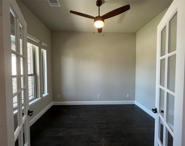 249 Lillian Lane - Photo Thumbnail 11