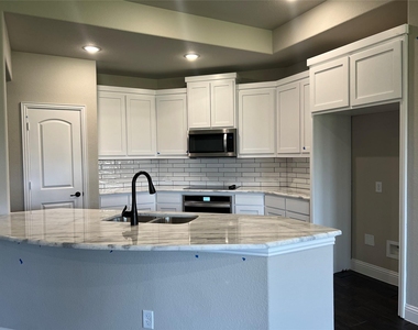 249 Lillian Lane - Photo Thumbnail 5
