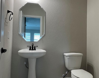 249 Lillian Lane - Photo Thumbnail 13