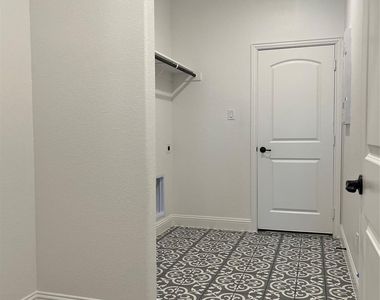 249 Lillian Lane - Photo Thumbnail 27