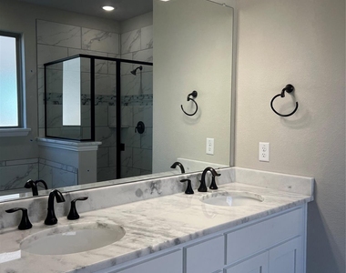 249 Lillian Lane - Photo Thumbnail 20